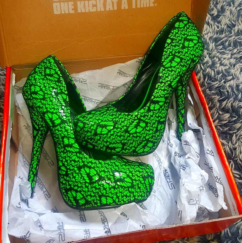 Poison Ivy Heels.  ;P 💚
